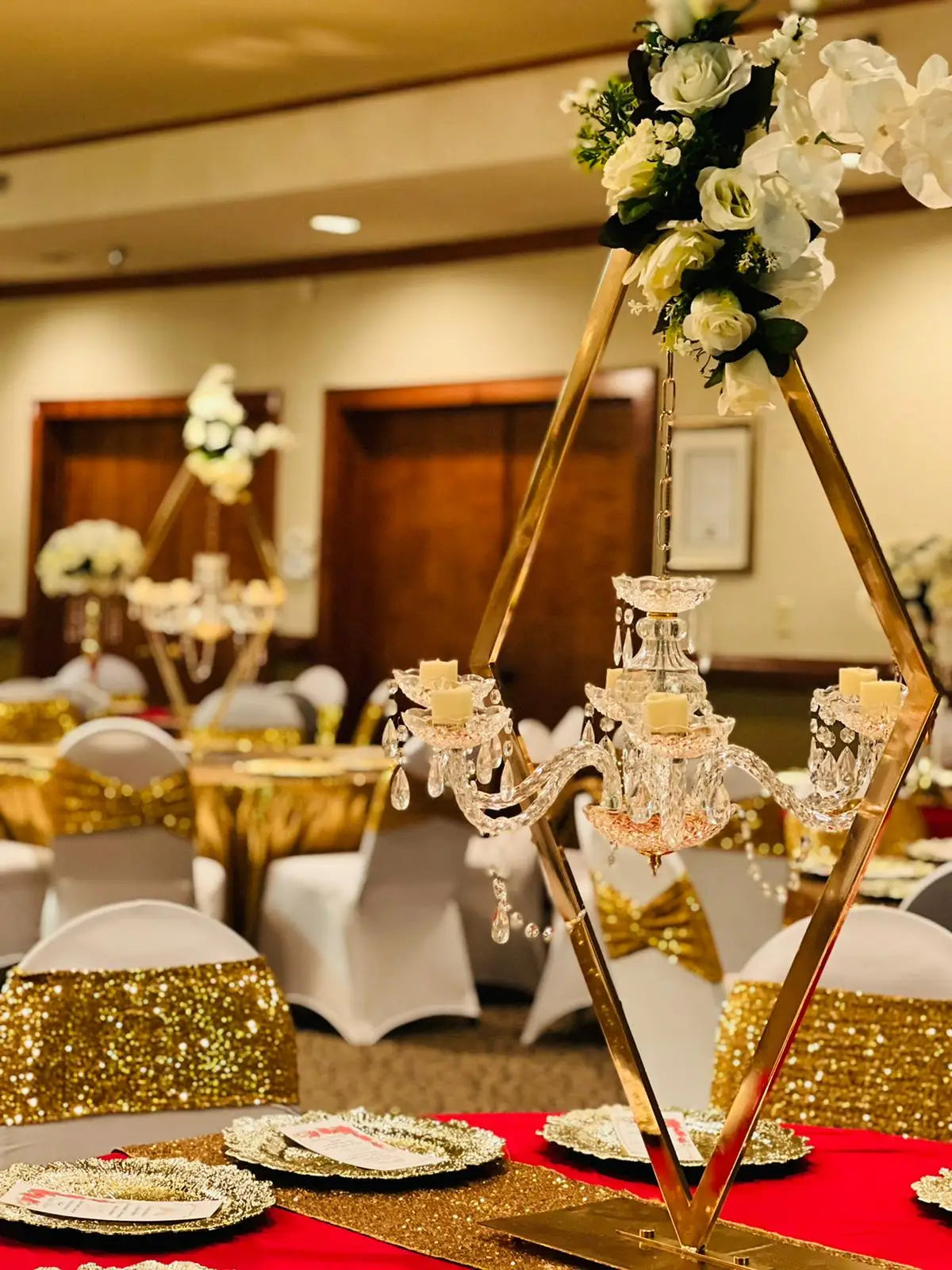 4pcs 6pcs 10 pcs Wedding Gold Metal Tall Diamond Table Centerpieces With candle holder for wedding backdrop arch stage decor